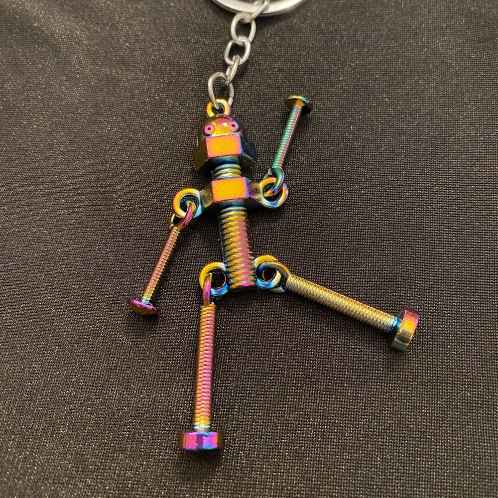 Dancing Metal Robot Keychains Are Cute and Sleek - Picture 5 of 6